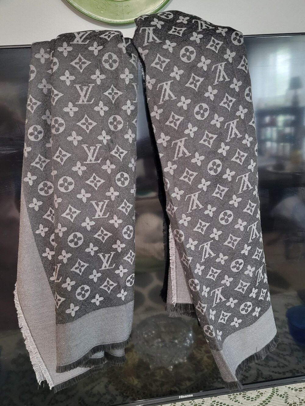 Louis Vuitton Monogram Shawl Scarf in Black and Gray - Picture 2 of 9